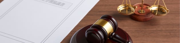 Blog Marc Janssen, hamer weegschaal Vrouwe Justitia